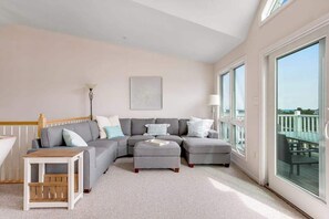 TV, offices - Villas at Beach Cove Getaway W/ Bay/Ocean Views, Private Balcony & Shared Pool (Bethany Beach)