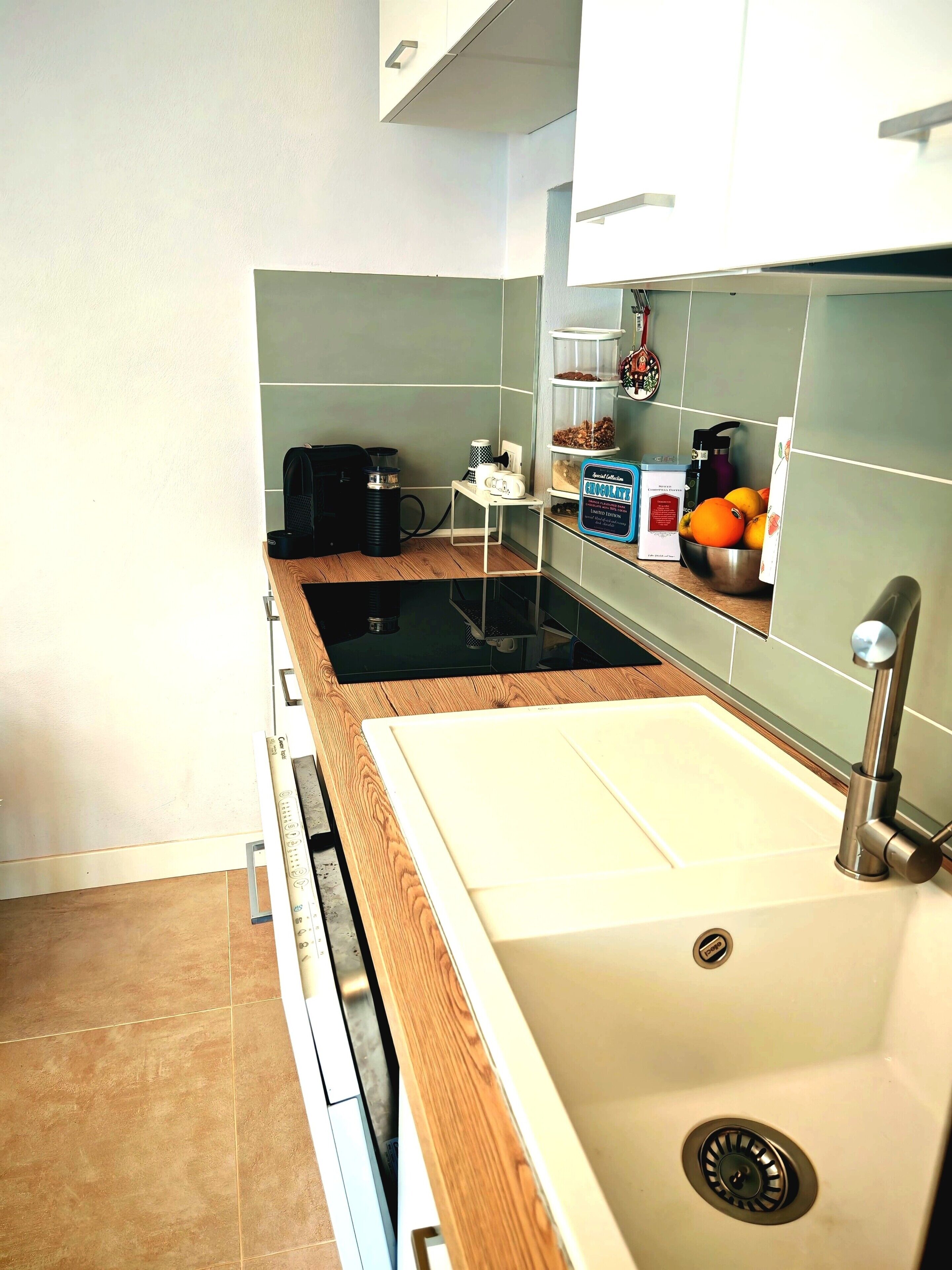 Frigorifero, microonde, forno, piano cottura