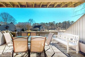 Outdoor dining - Sea Colony Tennis 1st Floor Condo w/ Free WiFi, Shared Pool, & Basketball Court (Bethany Beach)