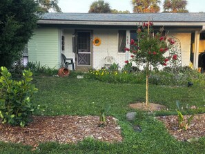 Exterior detail - Charming 2-bedroom cottage with AC in Edgewater just off the Indian River (Edgewater)