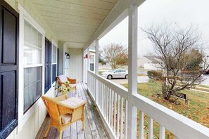 Terrace/patio - Clearwater Home, perfectly located w/Shared Pool, Private Washer/Dryer, & WiFi (Frankford)