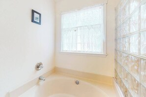 Shower, towels - Clearwater Home, perfectly located w/Shared Pool, Private Washer/Dryer, & WiFi (Frankford)