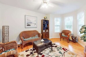 TV, DVD player - Clearwater Home, perfectly located w/Shared Pool, Private Washer/Dryer, & WiFi (Frankford)