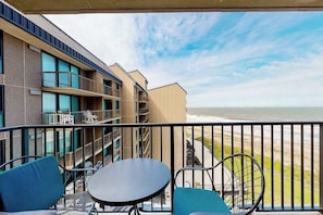 Property grounds - Sea Colony Oceanside Condo w/Private Washer and Dryer, Free WiFi, & Shared Pool (Bethany Beach)