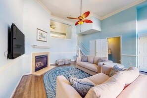 TV, fireplace, offices - Bethany Lakes townhome with fireplace, balcony, & community pool/hot tub/tennis (Ocean View)