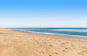 Beach nearby - Sea Colony 1st-floor condo - pool, beach access & new appliances (March 2023) (Bethany Beach)