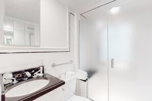 Shower, towels - Town of Bethany beach house with expansive rooftop deck & several kitchens (Bethany Beach)