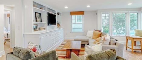 TV, DVD player, offices