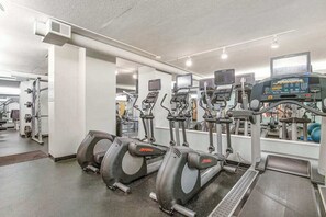 Fitness facility - 2nd floor sea colony condo with deck & high-speed WiFi - pools/sauna/tennis (Bethany Beach)