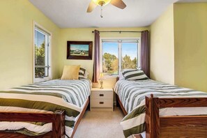 Desk, iron/ironing board, WiFi, bed sheets - Bayberry Woods condo W/ shared pool, high-speed WiFi & central AC - near beach (Bethany Beach)