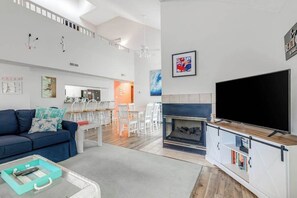 Fernseher, Kamin, Arbeitsbereiche