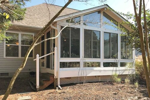 Bethany Bay home with pool and sports courts + on-site golf