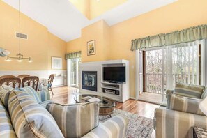 TV, DVD player, stereo, offices - Spacious Sea Colony second floor condo with pools, hot tubs & washer/dryer (Bethany Beach)