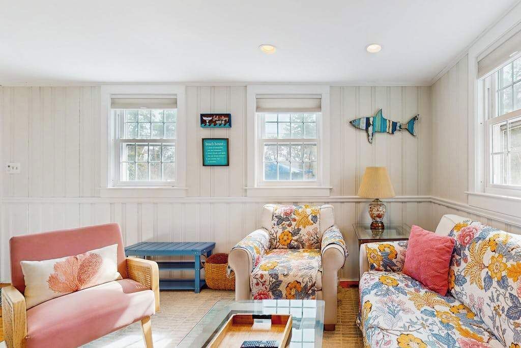 Quaint Chatham Home W/beautiful Backyard & Furnished Multi-level Deck, Dogs Ok - Chatham, MA