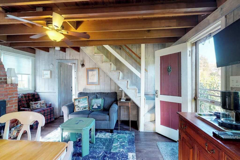 TV, DVD player, offices