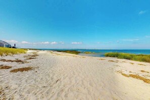Beach nearby - Bay view cottage w/ deck, gas grill & great view - steps to private beach (Barnstable)