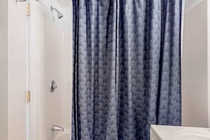 Shower, hair dryer, towels - Large, air-conditioned home with 3 decks & yard - 3/4 mile to Covell's Beach (Centerville)