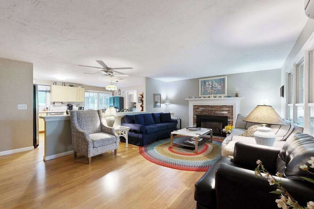 TV, DVD player, offices