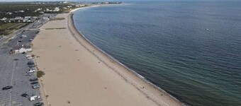 Private Cape house close to the beach with patio, W/D, & AC