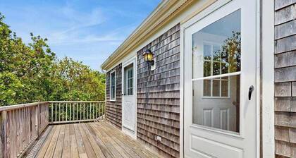 Home in a bayside neighborhood with 2 large decks - walk to beaches