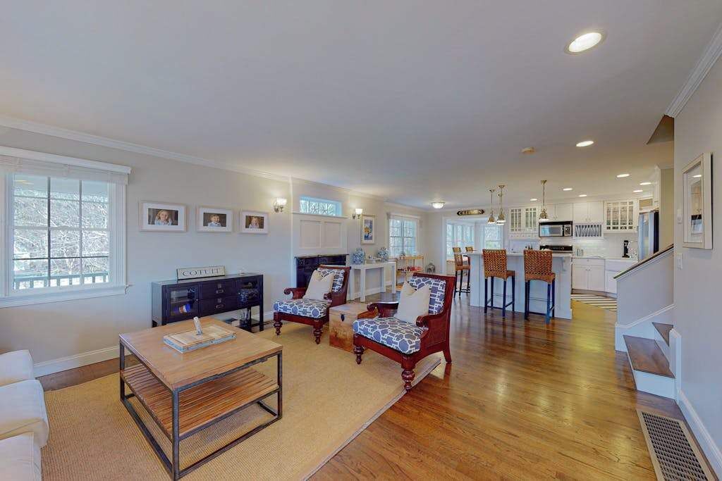 TV, fireplace, offices