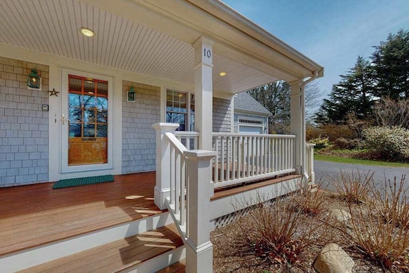 Terrace/patio - Idyllic home on half-acre with amazing location, 3 living areas, central AC, W/D (Cotuit)