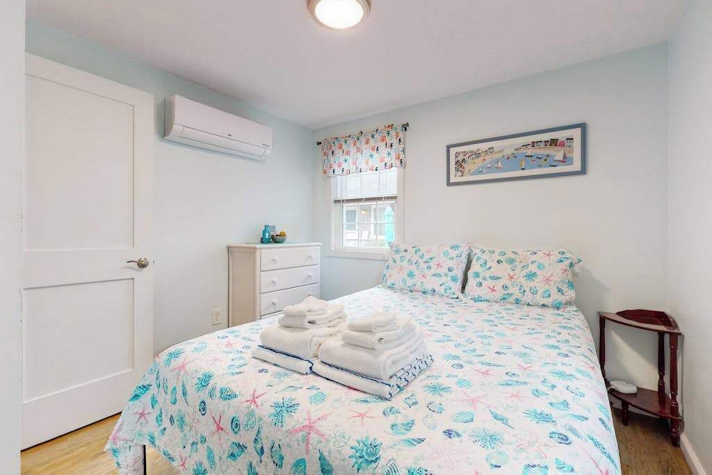WiFi, bed sheets