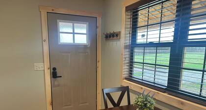 Cozy, quiet with a country setting 1-bedroom hotel style cabin, #21, in Verona