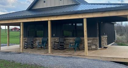 Cozy, quiet with a country setting 1-bedroom hotel style cabin, #21, in Verona