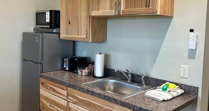 Cozy, quiet with a country setting 1-bedroom hotel style cabin, #21, in Verona