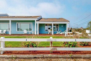 Exterior - Seaside condo with patio, beach access, loft, board games, gas grill, & firepit (Chatham)