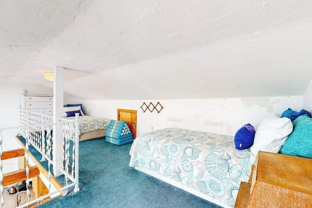 Iron/ironing board, travel cot, WiFi, bed sheets