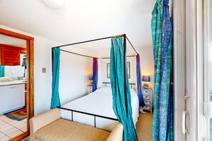 Iron/ironing board, travel cot, WiFi, bed sheets - Seaside condo with patio, beach access, loft, board games, gas grill, & firepit (Chatham)