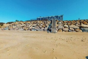 On the beach - Oceanfront home with great views, deck, grill & beach access - dog-friendly (Eastham)