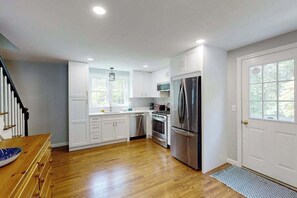 Fridge, microwave, oven, stovetop - Quintessential Cape Cod Home. Beautiful Beaches, Chip Shot to Golf and Town (Dennis)