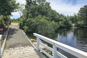 Property grounds - Family-Friendly Home w/Furnished Deck, Gas Grill, Free WiFi, Beach Access (Mashpee)
