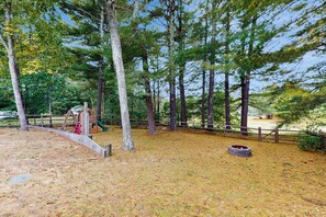 Children’s area - Cozy dog friendly cottage: close to beaches & large fenced yard (Cotuit)
