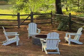 Property grounds - Cozy dog friendly cottage: close to beaches & large fenced yard (Cotuit)