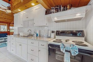 Fridge, microwave, oven, stovetop - Charming cottage with private W/D, wifi + minutes to beach (Dennis)