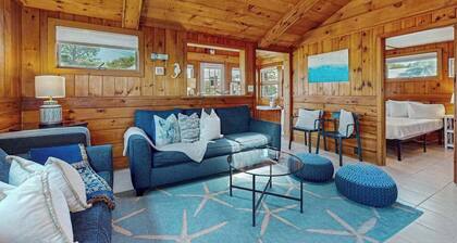 Charming cottage with private W/D, wifi + minutes to beach