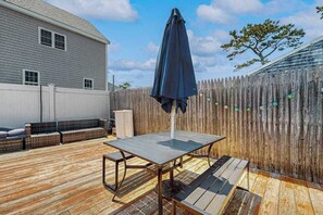 Outdoor dining - Charming cottage with private W/D, wifi + minutes to beach (Dennis)
