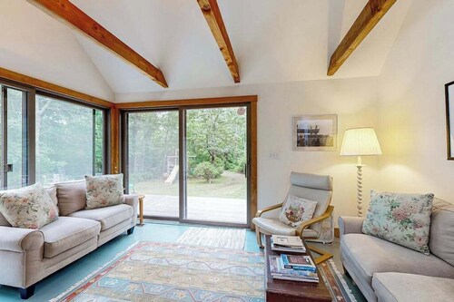 Peaceful, dog-friendly home on 3 acres with lovely yard, near beaches