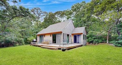 Peaceful, dog-friendly home on 3 acres with lovely yard, near beaches