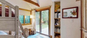 Peaceful, dog-friendly home on 3 acres with lovely yard, near beaches