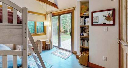 Peaceful, dog-friendly home on 3 acres with lovely yard, near beaches