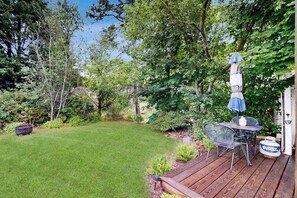 Outdoor dining - Cottage near Cape Cod National Seashore with firepit, grill, kitchenette, & AC (Eastham)