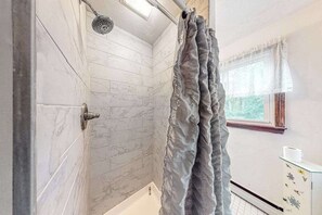 Shower, towels - Adorable Home on a Grassy Lot w/ Free WiFi, Two Living Areas, & a Full Kitchen (Falmouth)