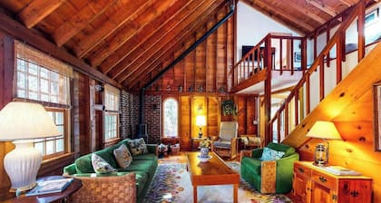 Charming home set on private lot with WiFi, sunroom, W/D, & great location