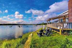 Terrace/patio - Historic charmer on the water with a firepit, kayaks, bikes, & firepit (Eastham)
