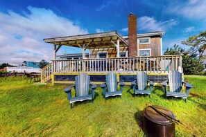 Property grounds - Historic charmer on the water with a firepit, kayaks, bikes, & firepit (Eastham)